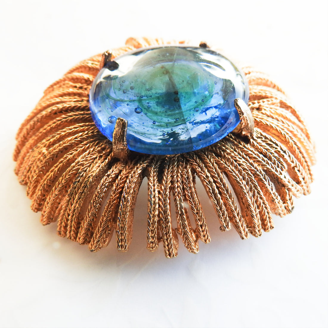How to Wear a Brooch on a Shirt