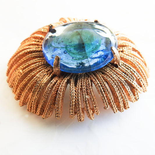 How to Wear a Brooch on a Shirt