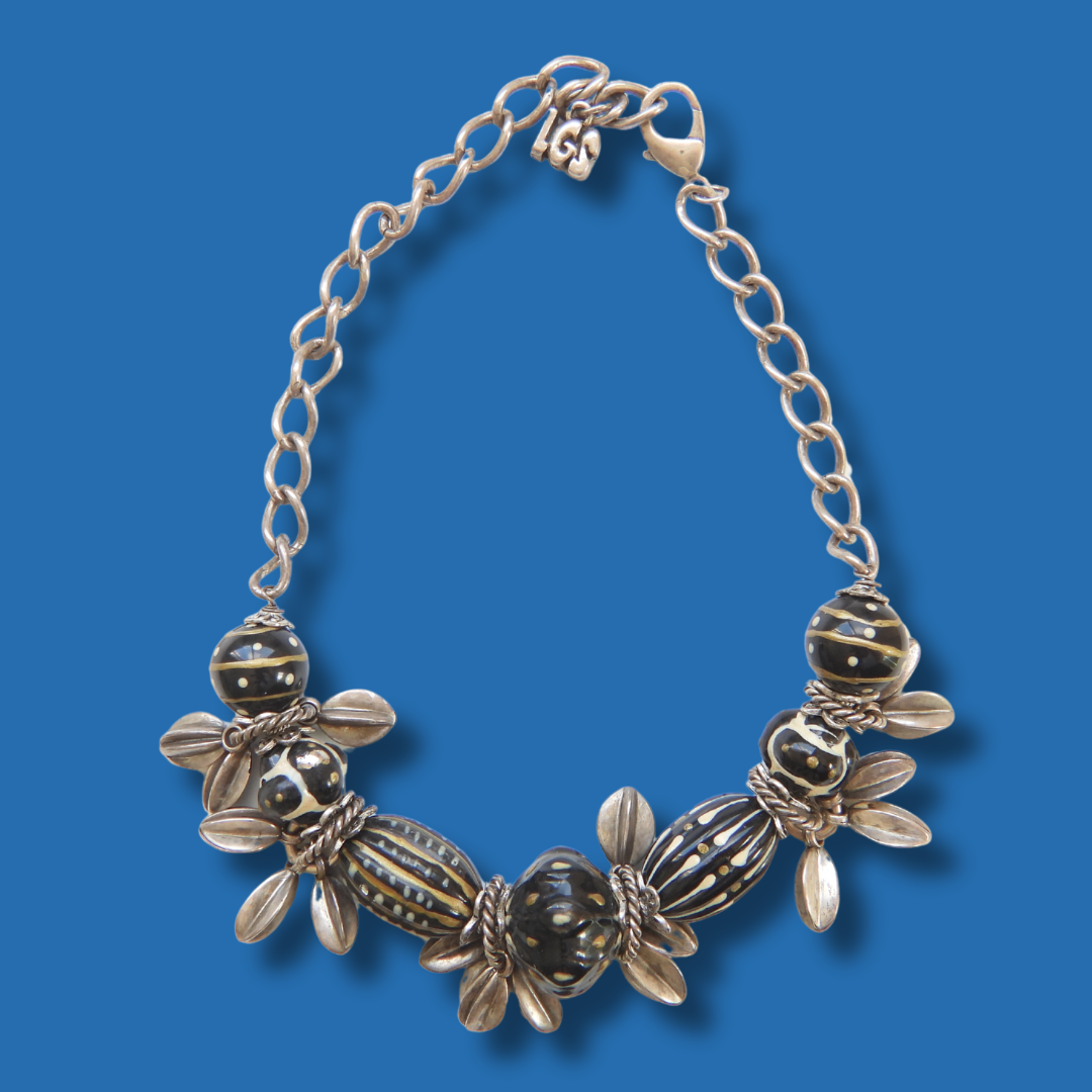 what is a statement necklace