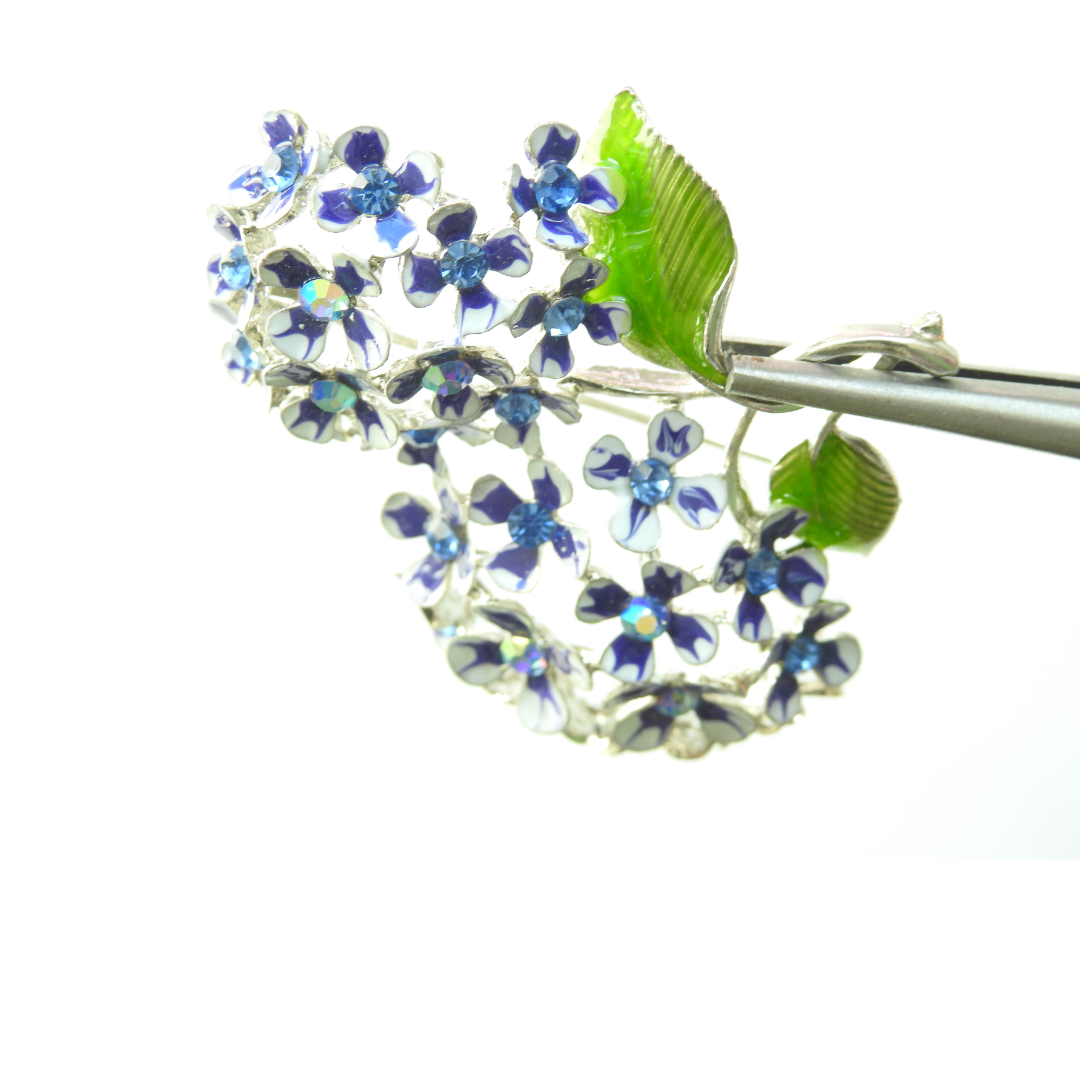 Elegant flower brooch