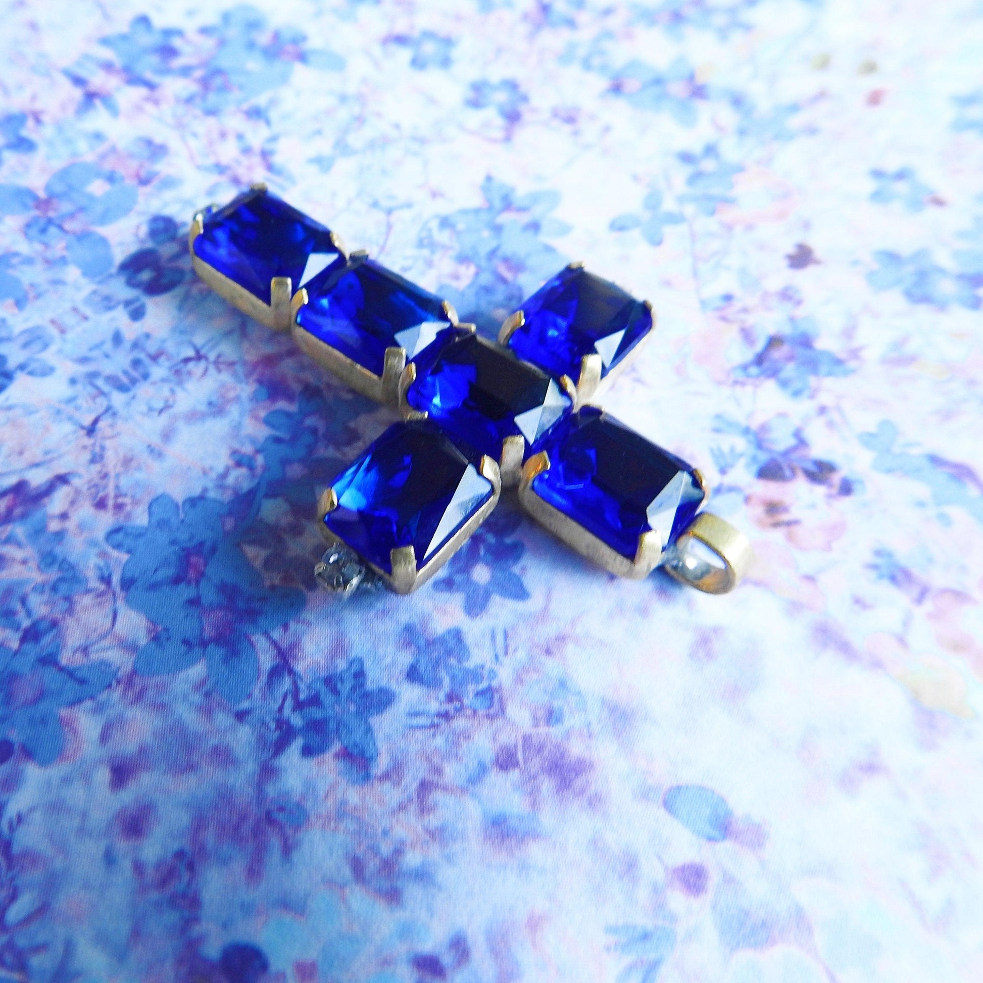cross pendant religious