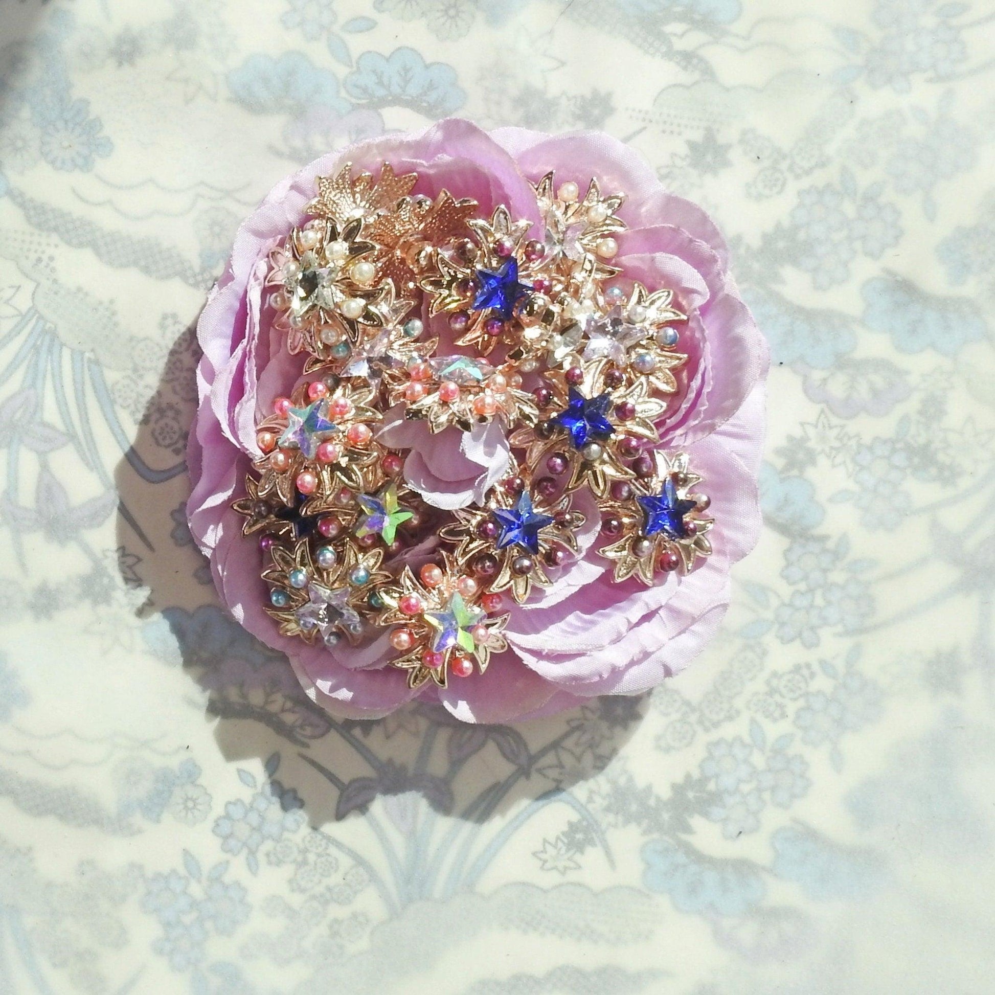 Large buttons lot of 18 fancy snaps cap, star-shaped with mixed colors of blue, pink and purple, for button bouquet and jar embellishments