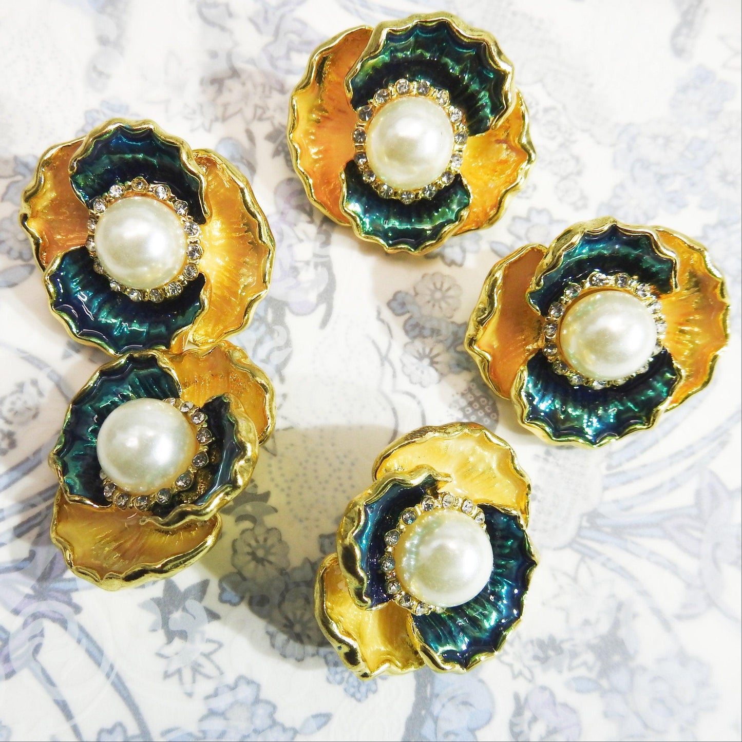 Decorative flower button snap fasteners