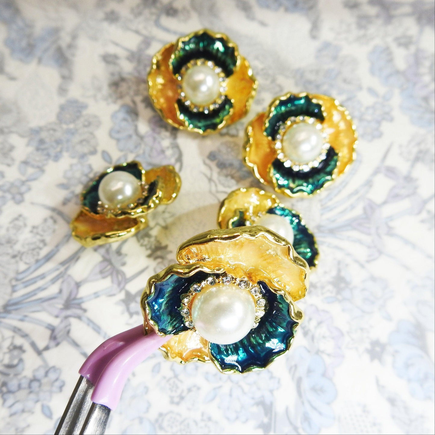 Decorative flower button snap fasteners