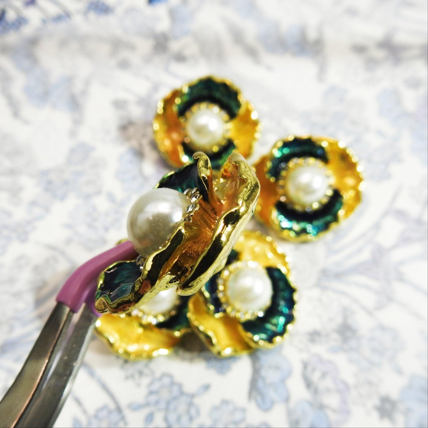 Decorative flower button snap fasteners