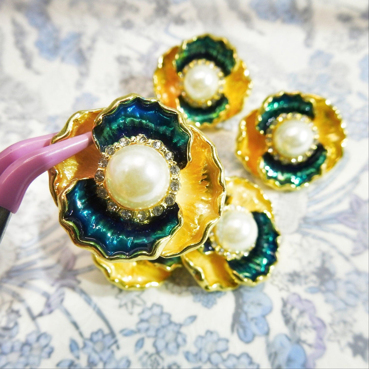 Decorative flower button snap fasteners