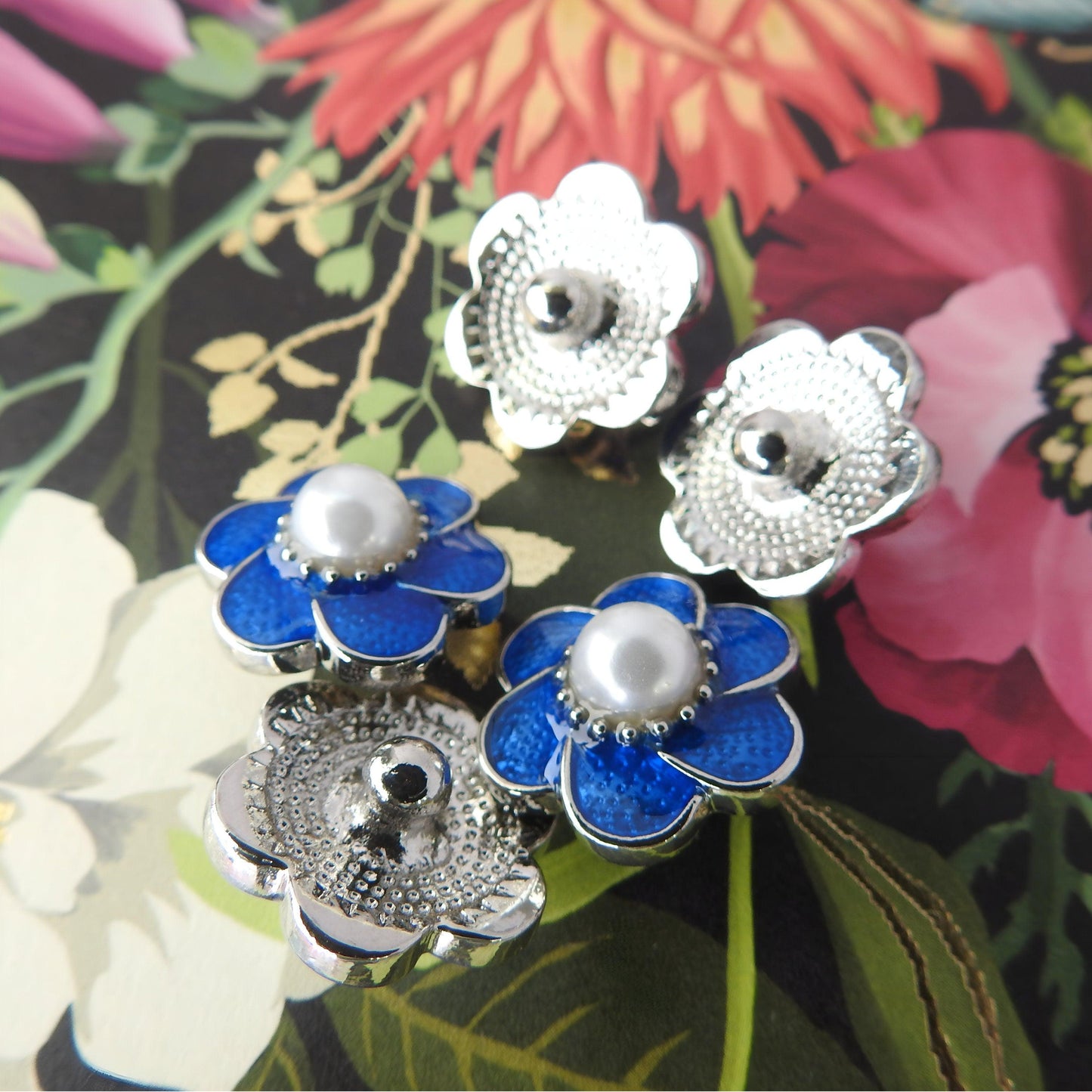 snap fastener decorative with pearl