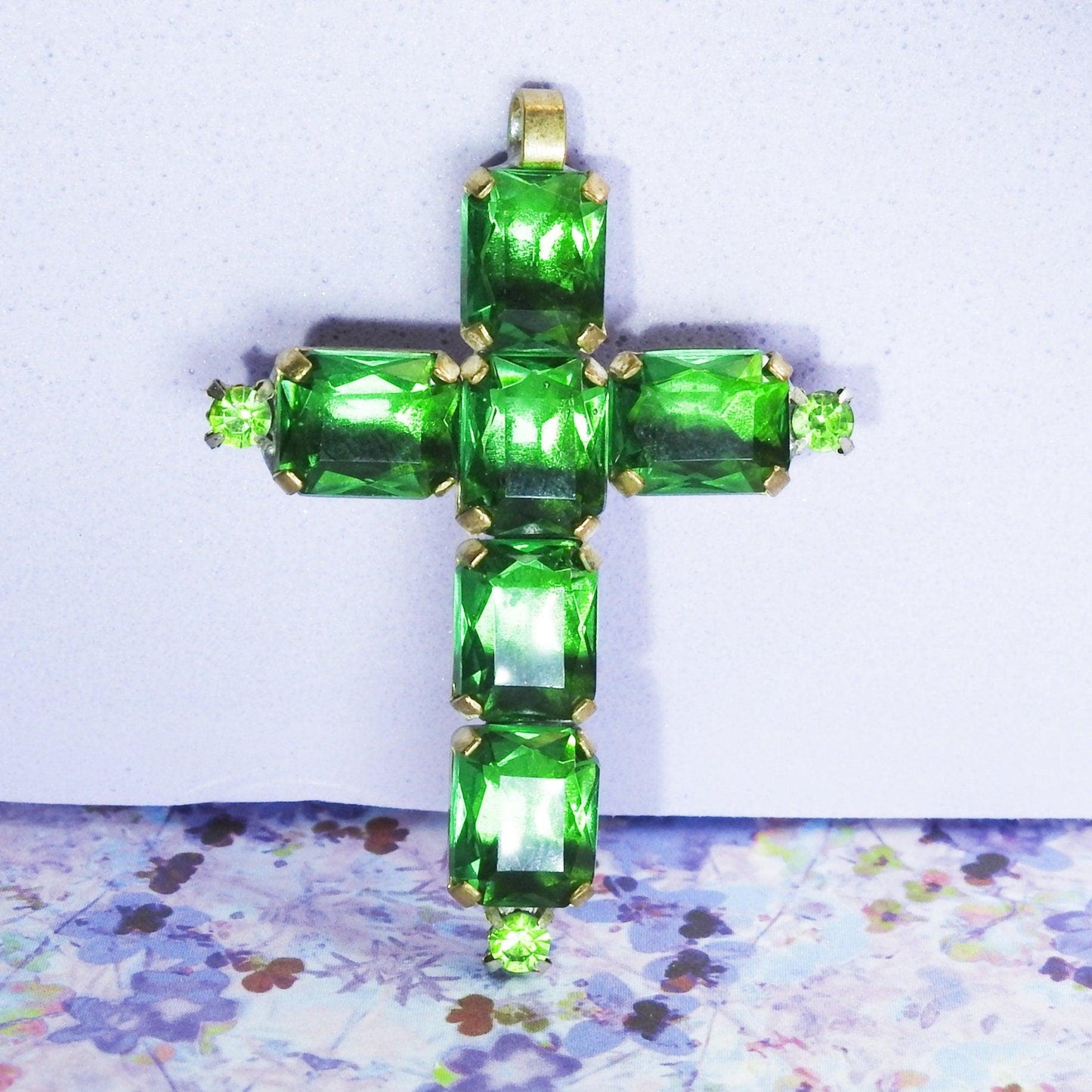 Green cross pendant for religious jewelry making, holy Christian roman cross for jewellery, catholic gift for adult baptism, gifts mom