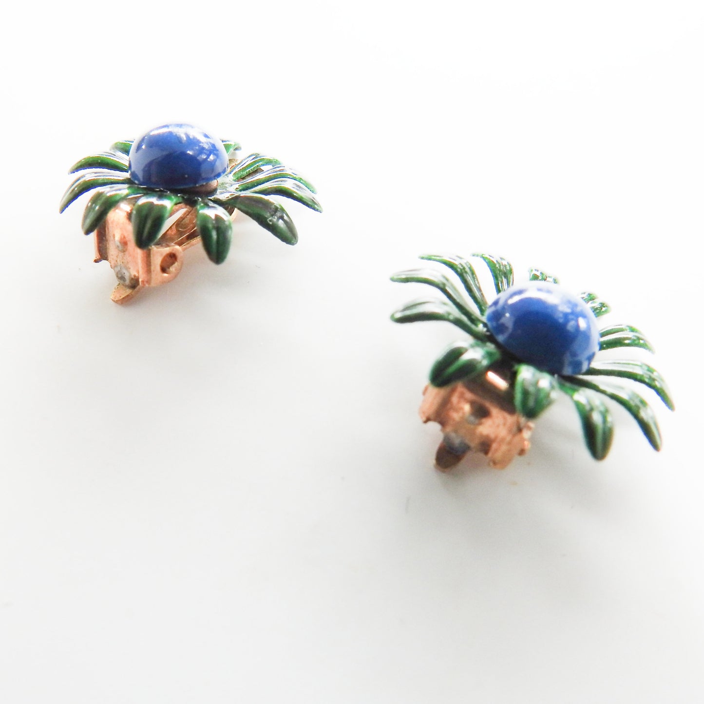 Green Daisy Flower Earrings - Vintage Clip-Ons for Women - Floral and Old-fashioned Gift idea for wife, mom - Timeless Heirloom Quality