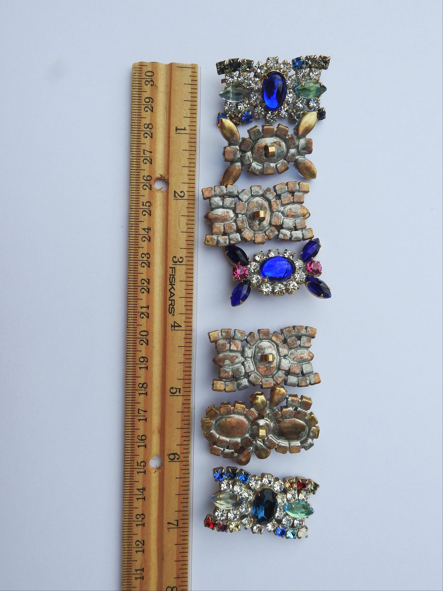 Bow-shaped Czech glass buttons
