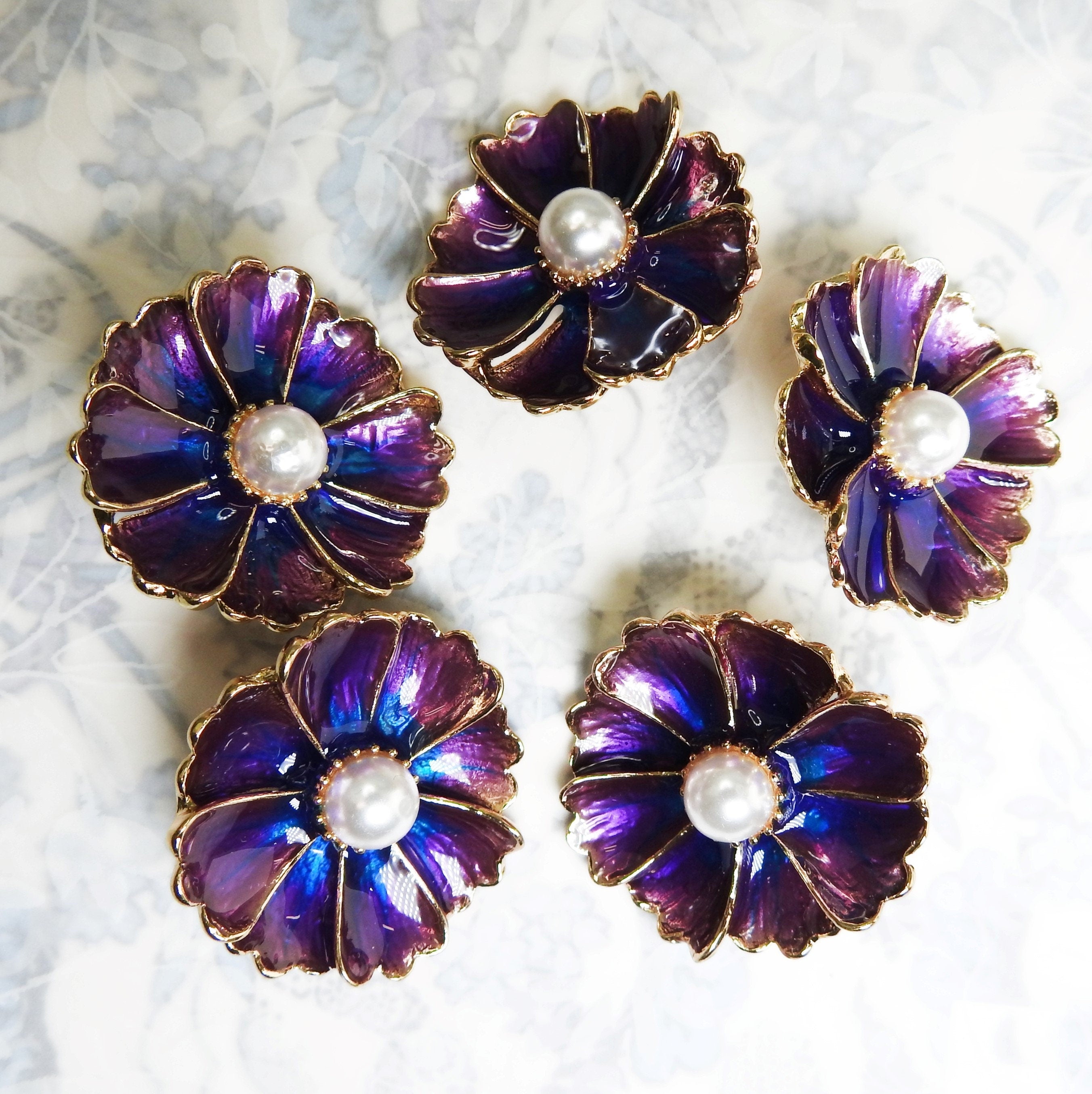 Fancy decorative press buttons for decorating