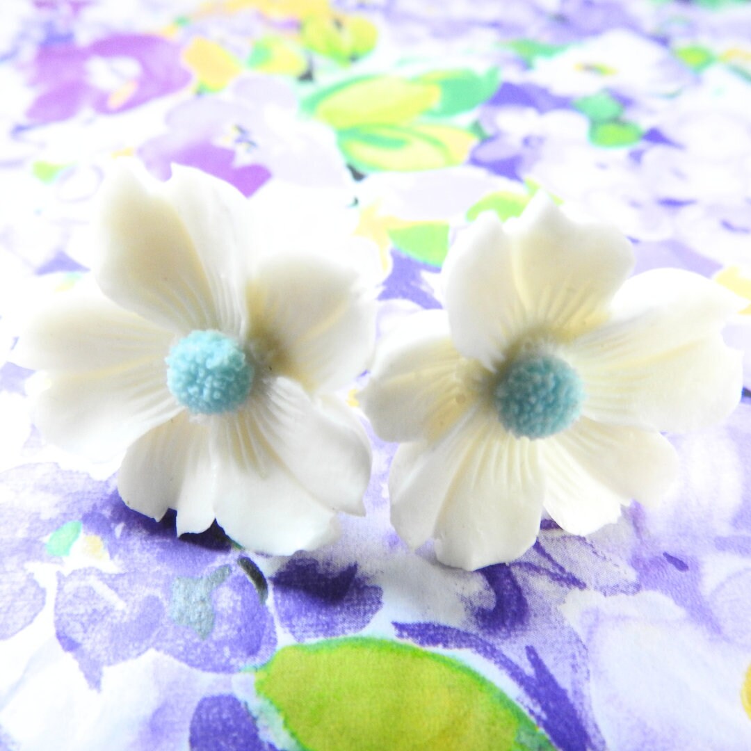 Daisy Flower Clip on Earrings
