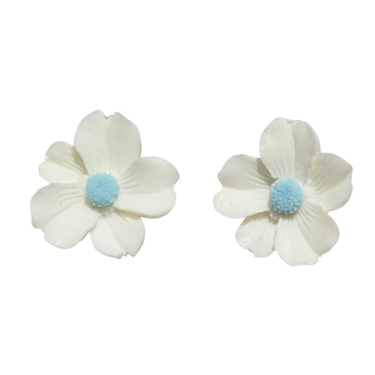 Charming Bridal Daisy Clip-On Earrings in White & Blue, Floral Acrylic Design for Weddings and Special Occasions