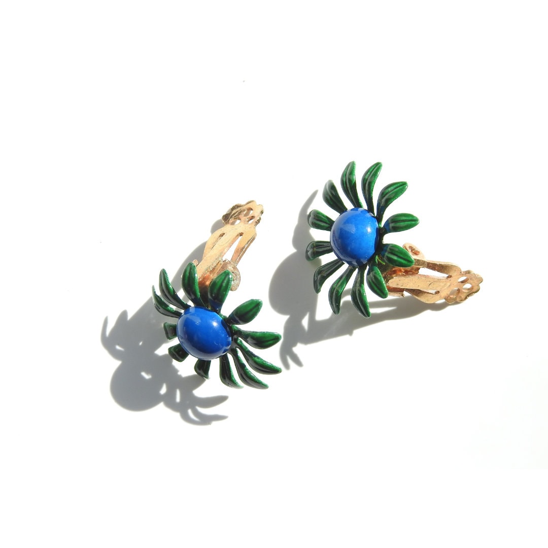 daisy clip on earrings
