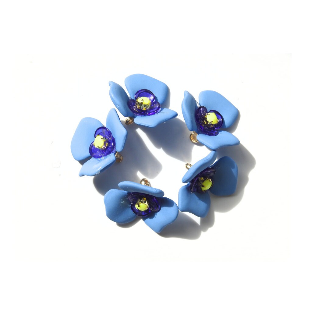 Lot of 5 Decorative Buttons for Sewing or Crafting - Fancy Flower Shaped. For Sew-On Clothes, Dresses, Blouses, Sleeves, Bracelet Making...