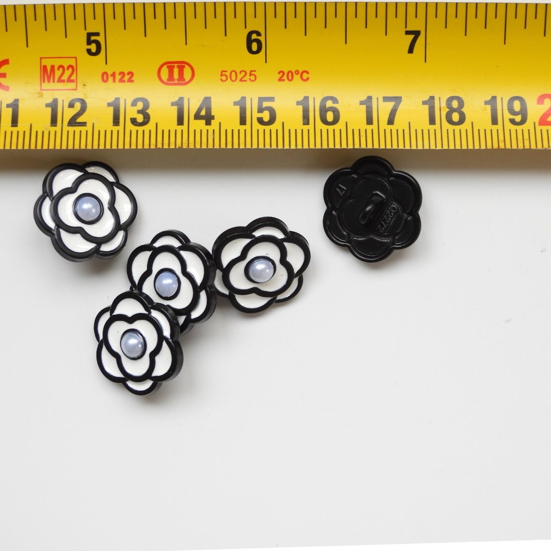 Fancy camellia flower buttons with shank - Set of 5 - 18 mm