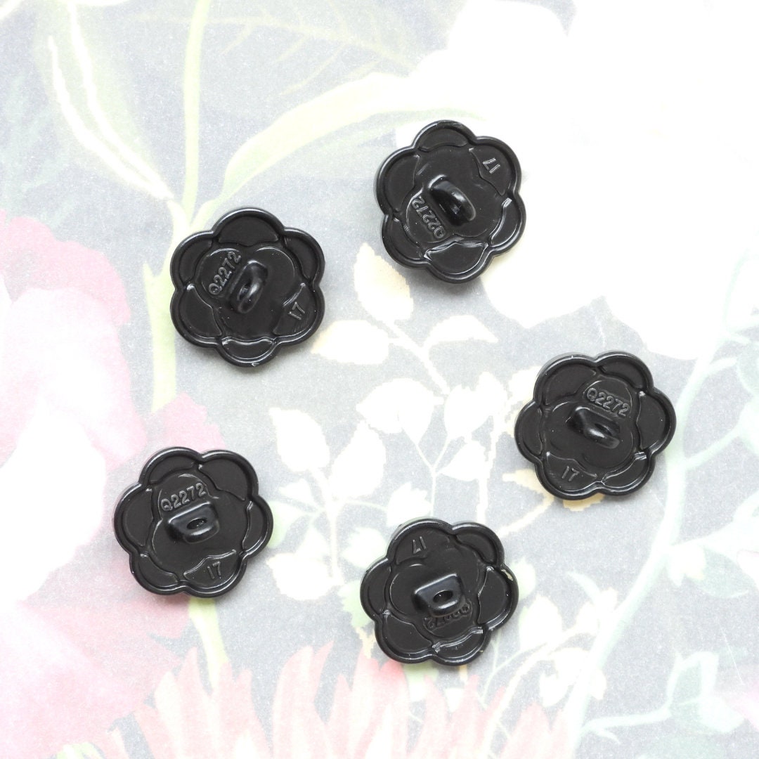 Fancy camellia flower buttons with shank - Set of 5 - 18 mm