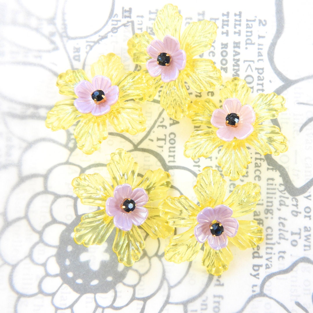 Set of 5 Fancy Flower Buttons in Purple & Lemon Yellow – 30 mm