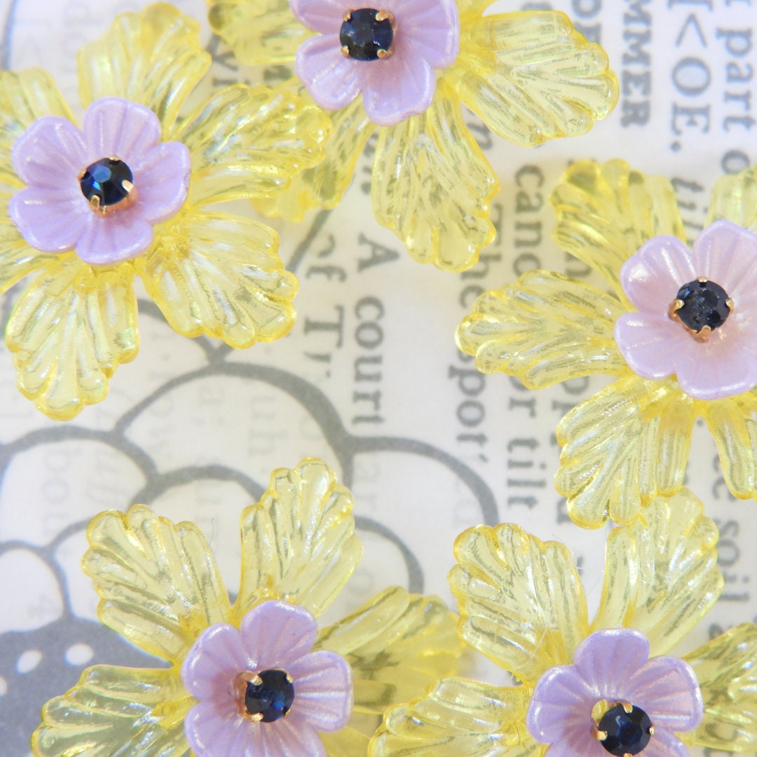 Set of 5 Fancy Flower Buttons in Purple & Lemon Yellow – 30 mm