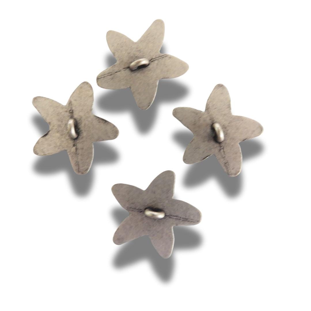 Set of 4 starfish-shaped 20mm metal buttons with a textured finish and shank back - For clothes