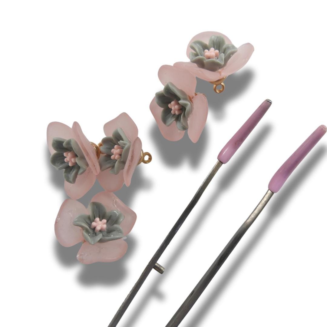 Pink Flower Shaped Buttons – Decorative and Fancy Fasteners with Metal Shank for Sewing, Crafting, jewelry or DIY Projects - Set of 5, 20 mm