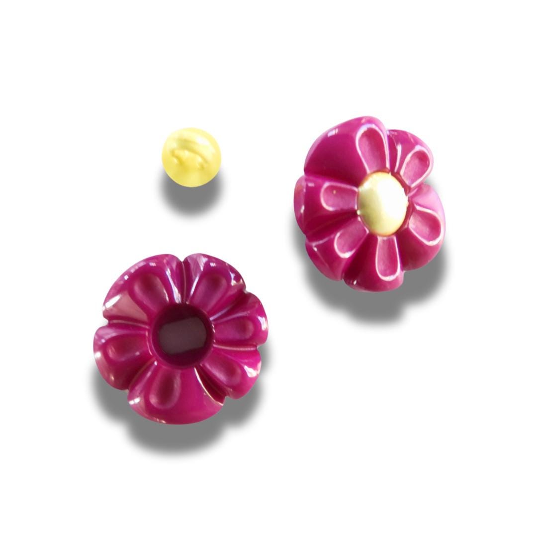 Set of 2 Flower-Shaped Buttons with Detachable Yellow Shank – 18 mm Dark Purple Petals, Lightweight & Perfect for Sewing or Craft Projects