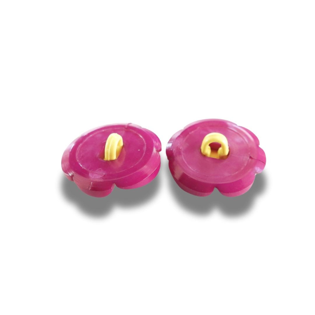 Set of 2 Flower-Shaped Buttons with Detachable Yellow Shank – 18 mm Dark Purple Petals, Lightweight & Perfect for Sewing or Craft Projects