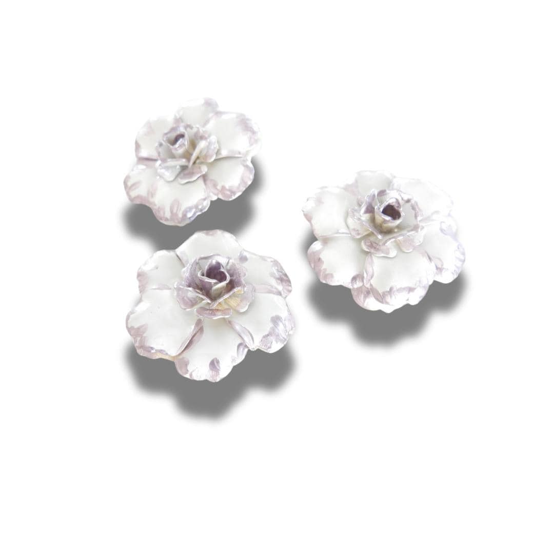 Hand-painted purple and white flower buttons for decorating hats, belts, and bridal décor. 32 mm, set of 3, with a shank, vintage-inspired.