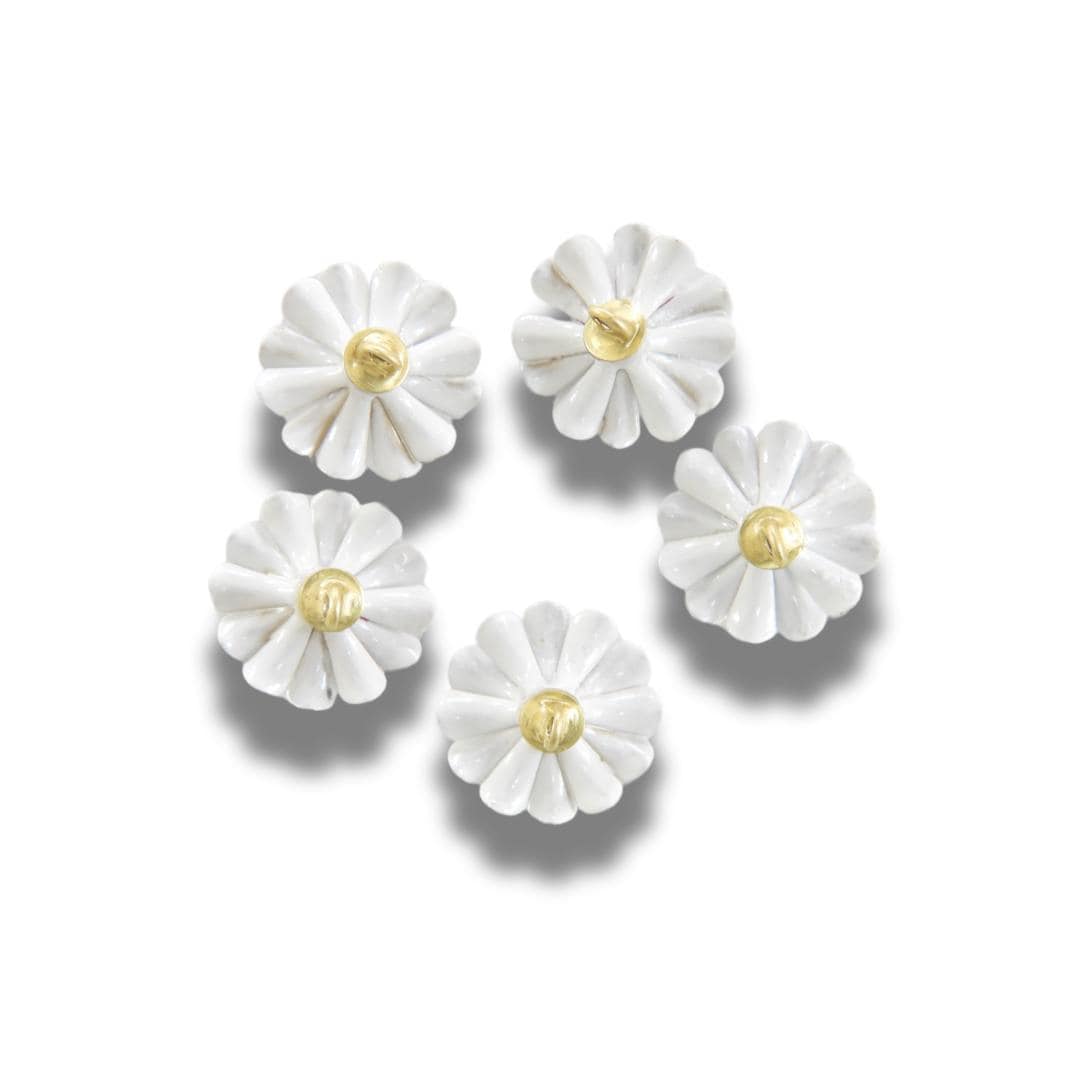 Daisy flower-shaped buttons with a shank! Set of 5, 13 mm. Nice on wedding bouquet, country-style crafts and more. Handmade in Canada.