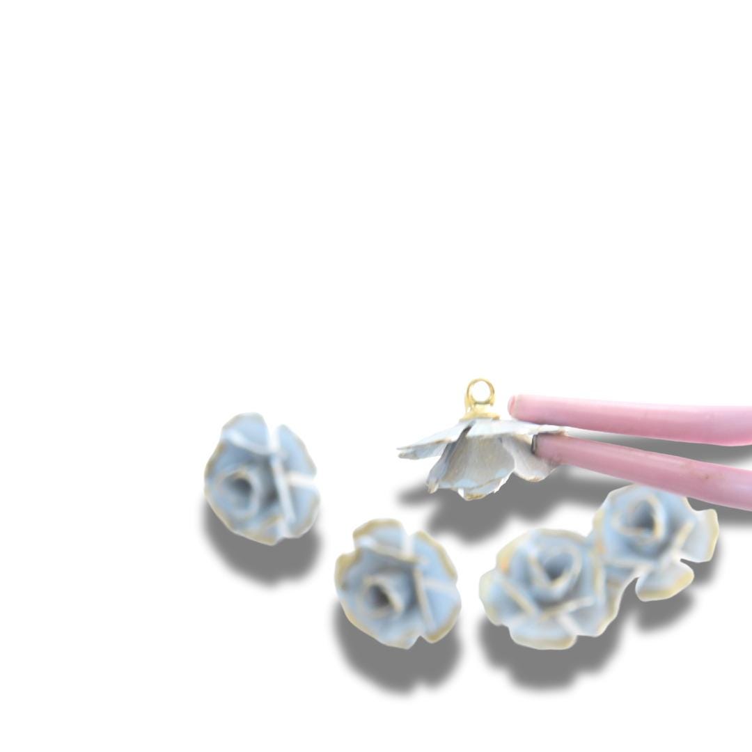 Set of 5 rose-shaped buttons, light blue. For sewing, crafts, home decoration, jewelry making. With a shank back for easy attachment, 10 mm