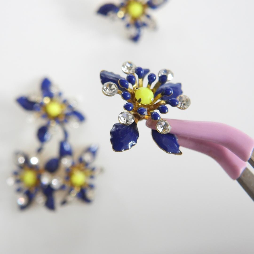 Navy blue flower buttons with yellow rhinestones. Set of 5, 20 mm, Glossy finish, made in Canada, with shank back. For sewing and decorating