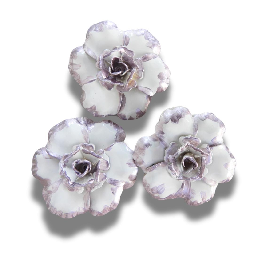 Hand-painted purple and white flower buttons for decorating hats, belts, and bridal décor. 32 mm, set of 3, with a shank, vintage-inspired.