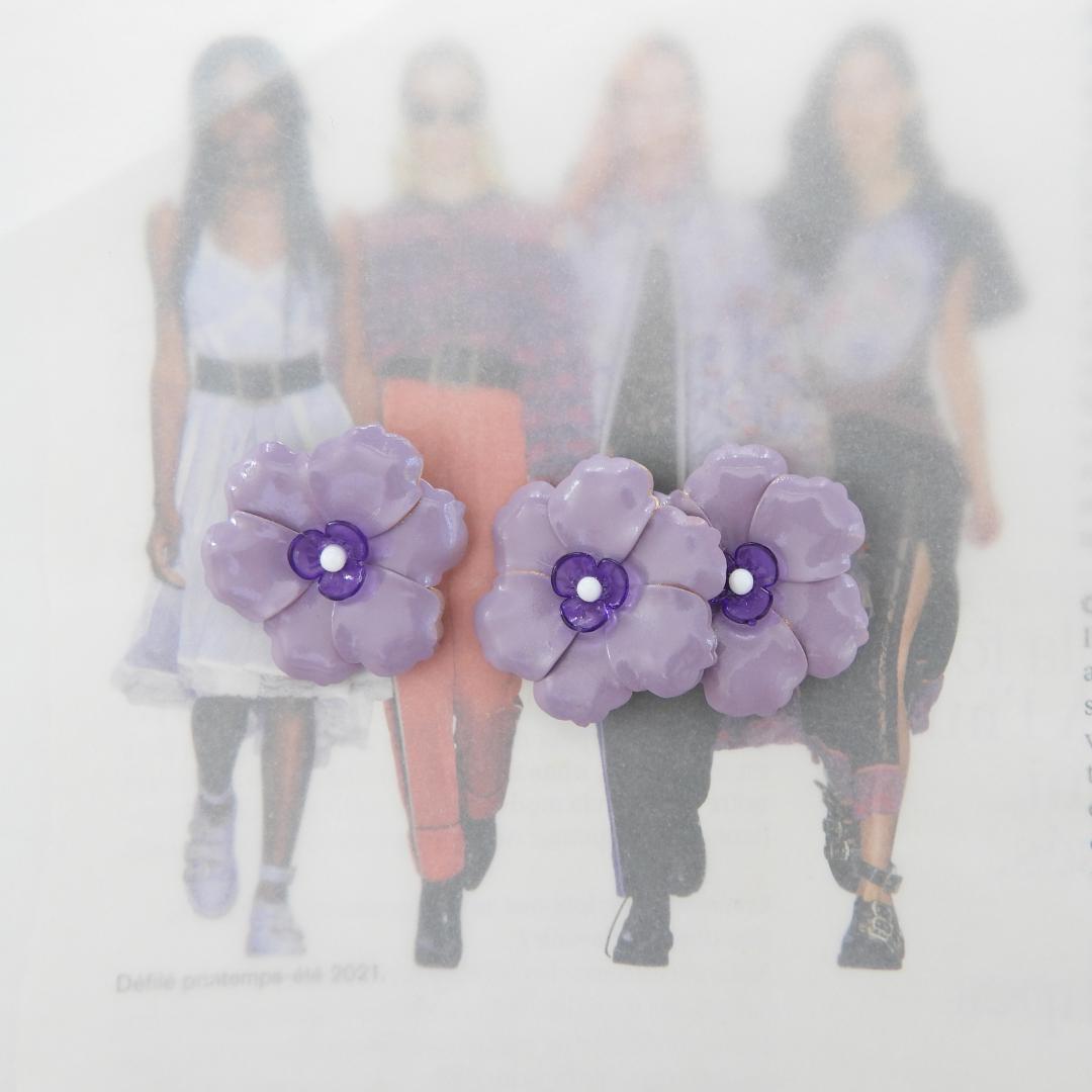 Set of 3 large purple flower buttons for decorating, crafting or sewing. For unique, embellished decorative projects. 35 mm, Fast shipping