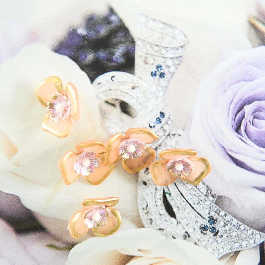 Set of 5 pastel flower buttons with shimmery finishes. Perfect for embellishing nude, beige, tan accessories, crafts, or DIY jewelry. 20 mm