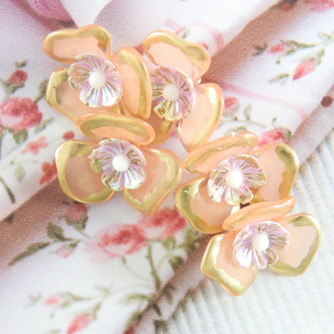 Set of 5 pastel flower buttons with shimmery finishes. Perfect for embellishing nude, beige, tan accessories, crafts, or DIY jewelry. 20 mm