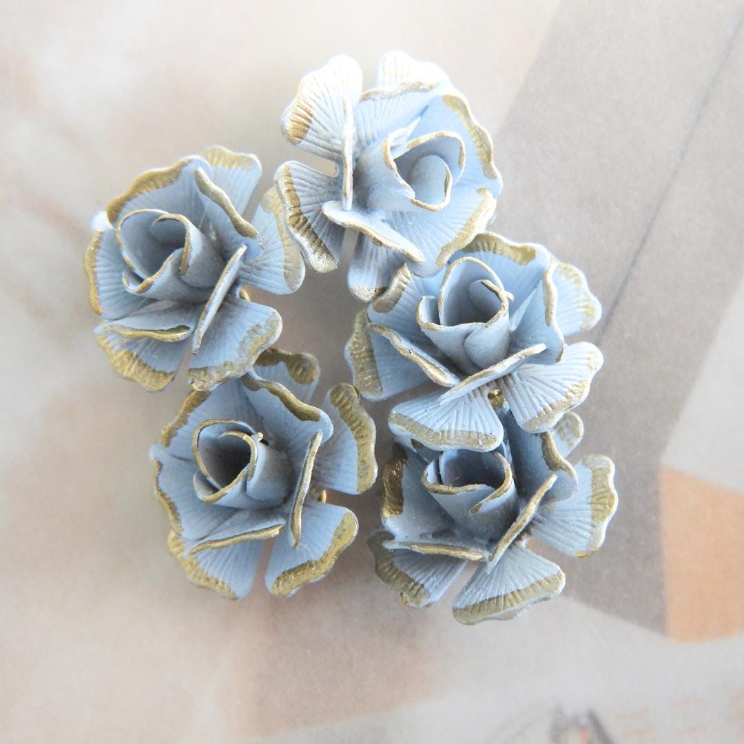 Set of 5 rose-shaped buttons, light blue. For sewing, crafts, home decoration, jewelry making. With a shank back for easy attachment, 10 mm
