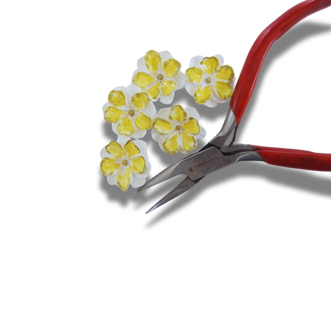 Set of 5 vintage-style yellow flower buttons with a shank, 25 mm wide. Perfect for jewelry making, decorating, sewing, and table settings.