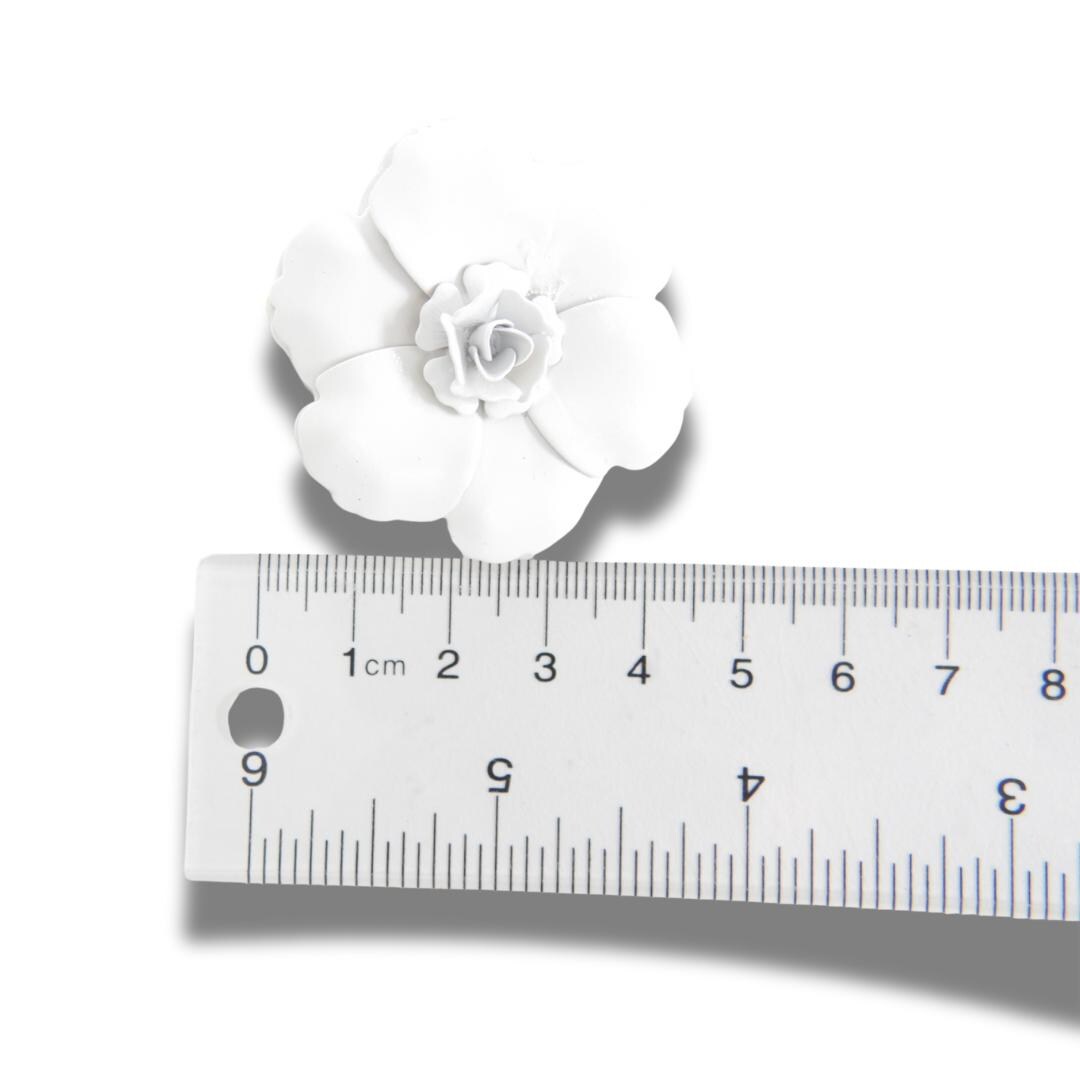 Charming Retro-Inspired Flower Brooch - Inspired by vintage brooches from the 1950s and 60s. Simple and elegant, perfect as bridal jewelry.