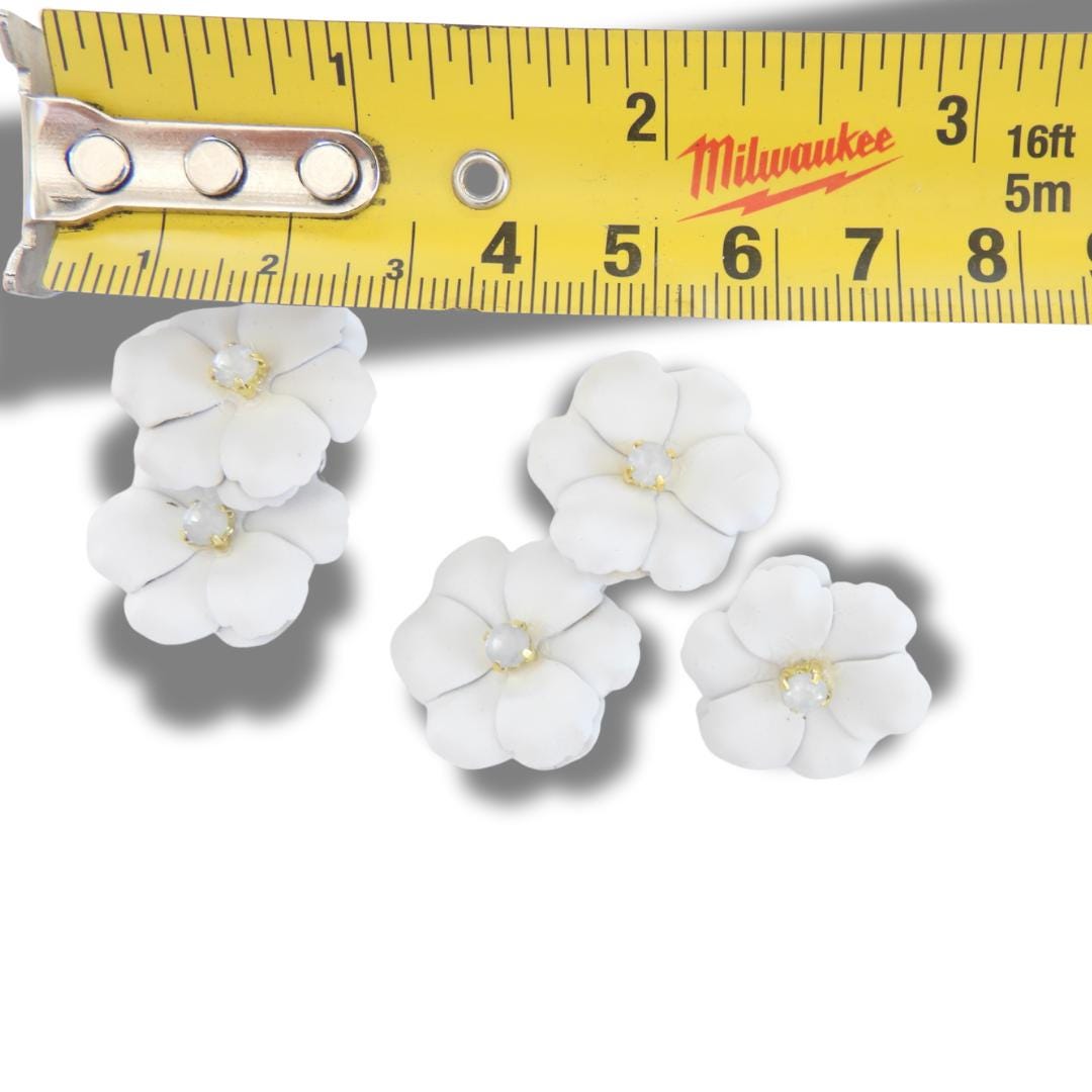 White flower buttons for decorating and sewing. Set of 5, with a shank. Great for assemblage art, repurposed projects, and bridal jewelry