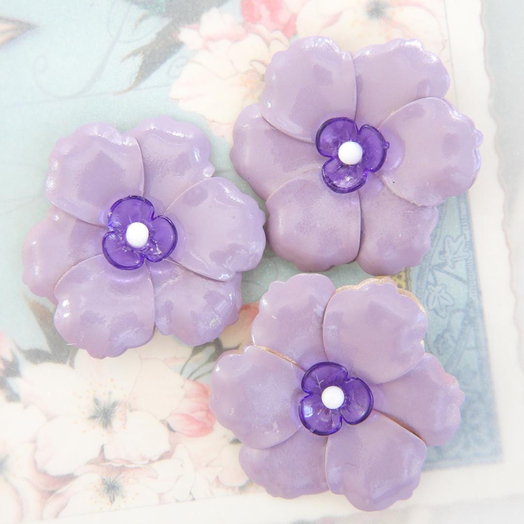 Set of 3 large purple flower buttons for decorating, crafting or sewing. For unique, embellished decorative projects. 35 mm, Fast shipping