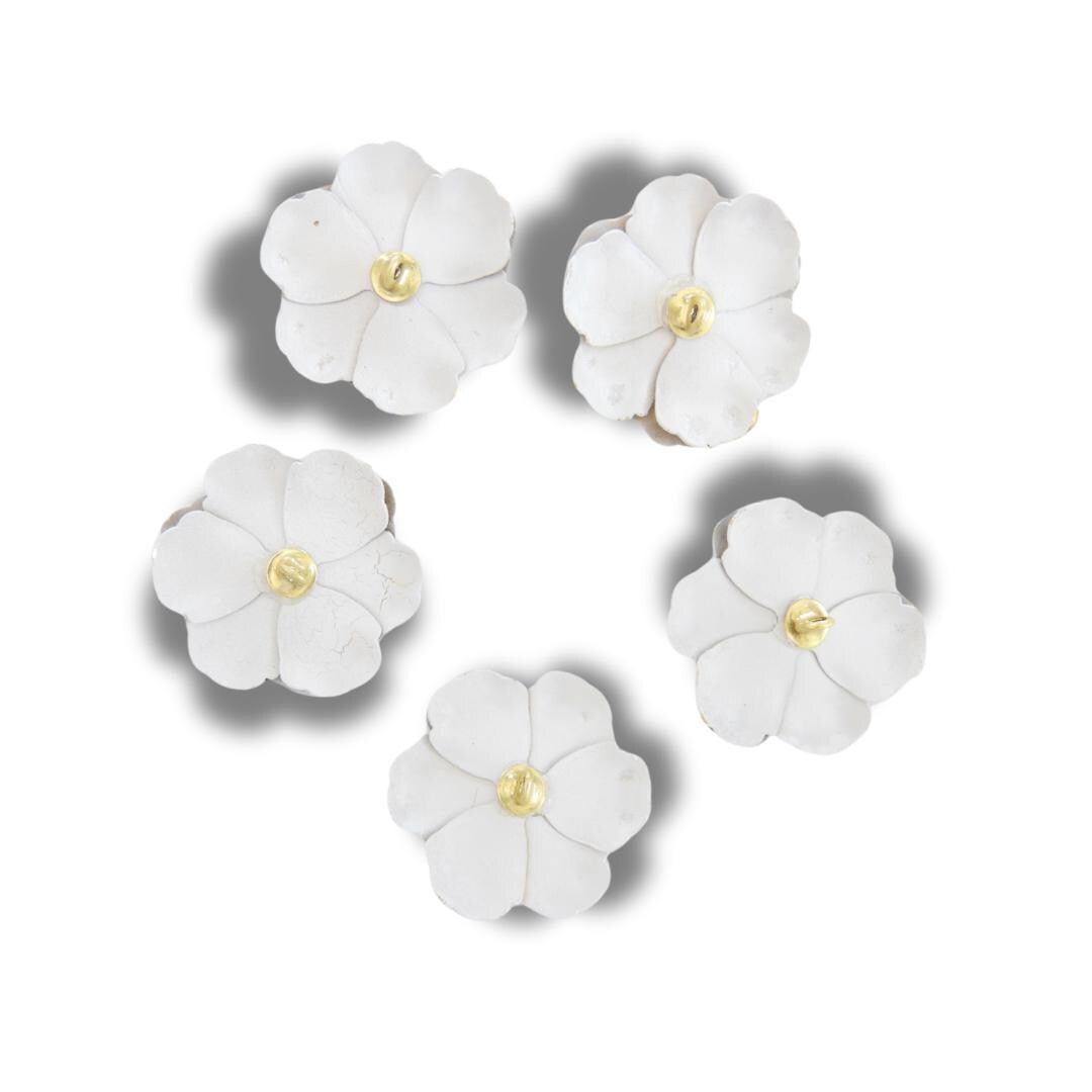 White flower buttons for decorating and sewing. Set of 5, with a shank. Great for assemblage art, repurposed projects, and bridal jewelry