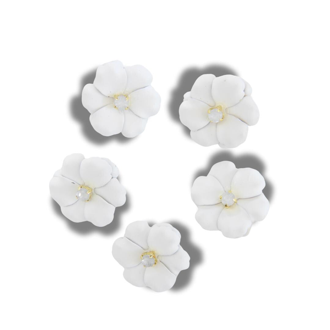 White flower buttons for decorating and sewing. Set of 5, with a shank. Great for assemblage art, repurposed projects, and bridal jewelry