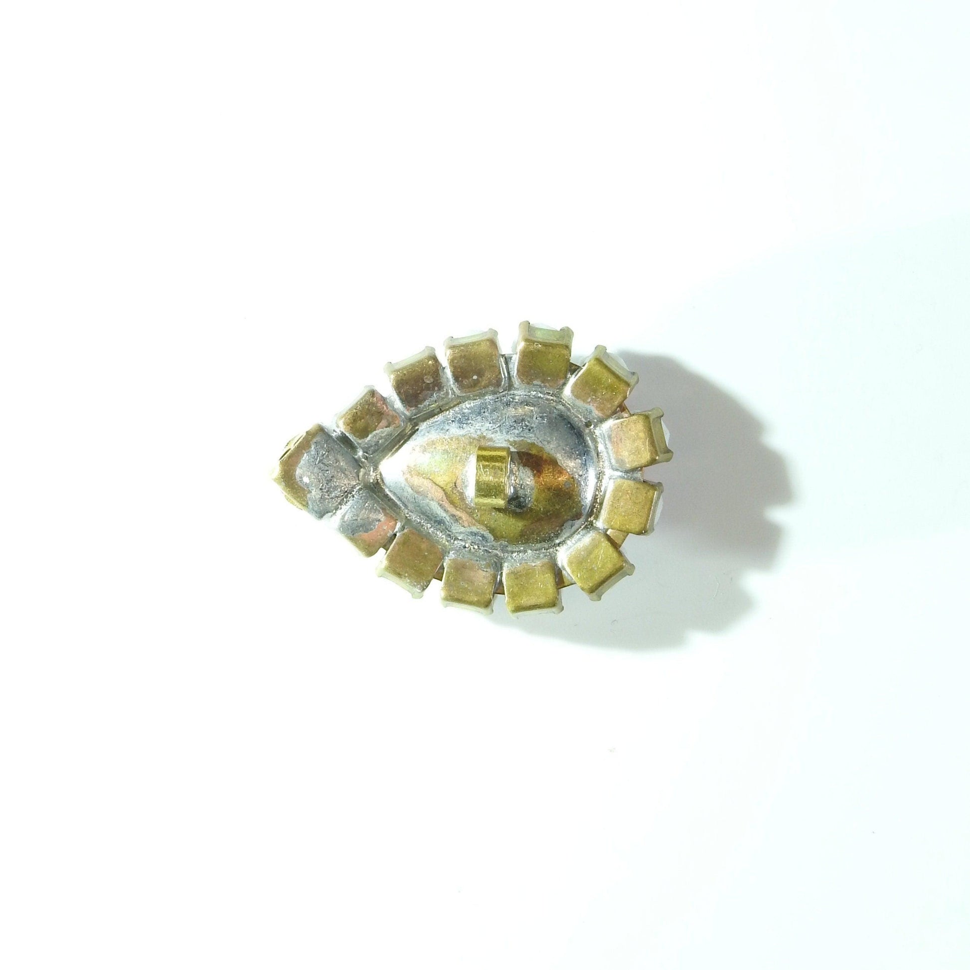 Metal shank button