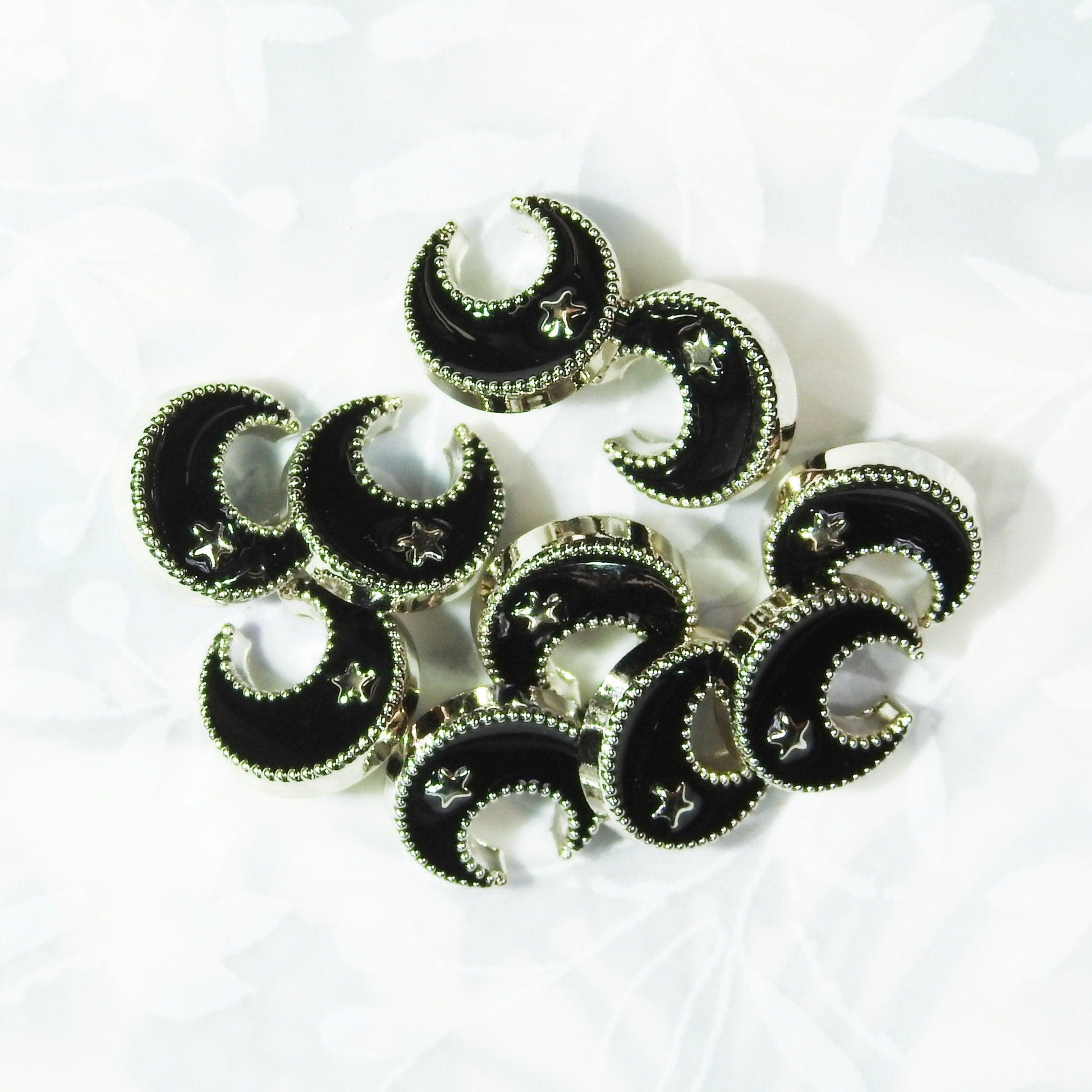 making necklace with crescent moon and star