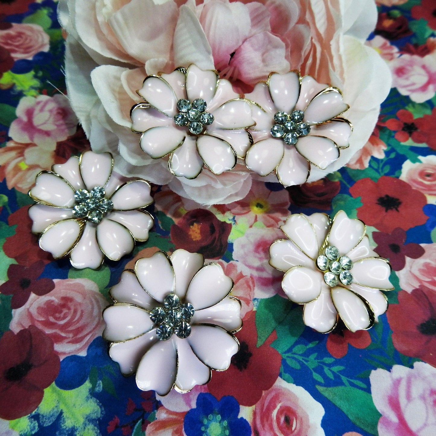 flower buttons