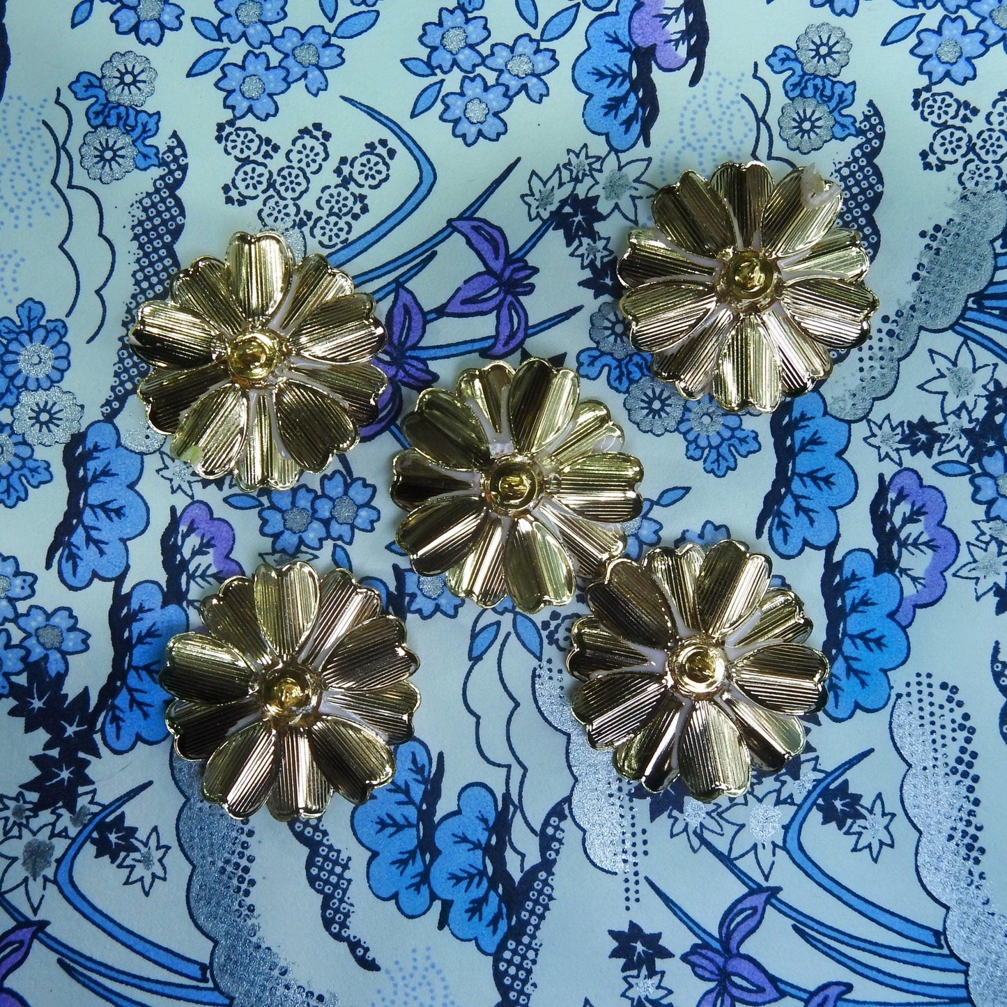 Pink flower buttons