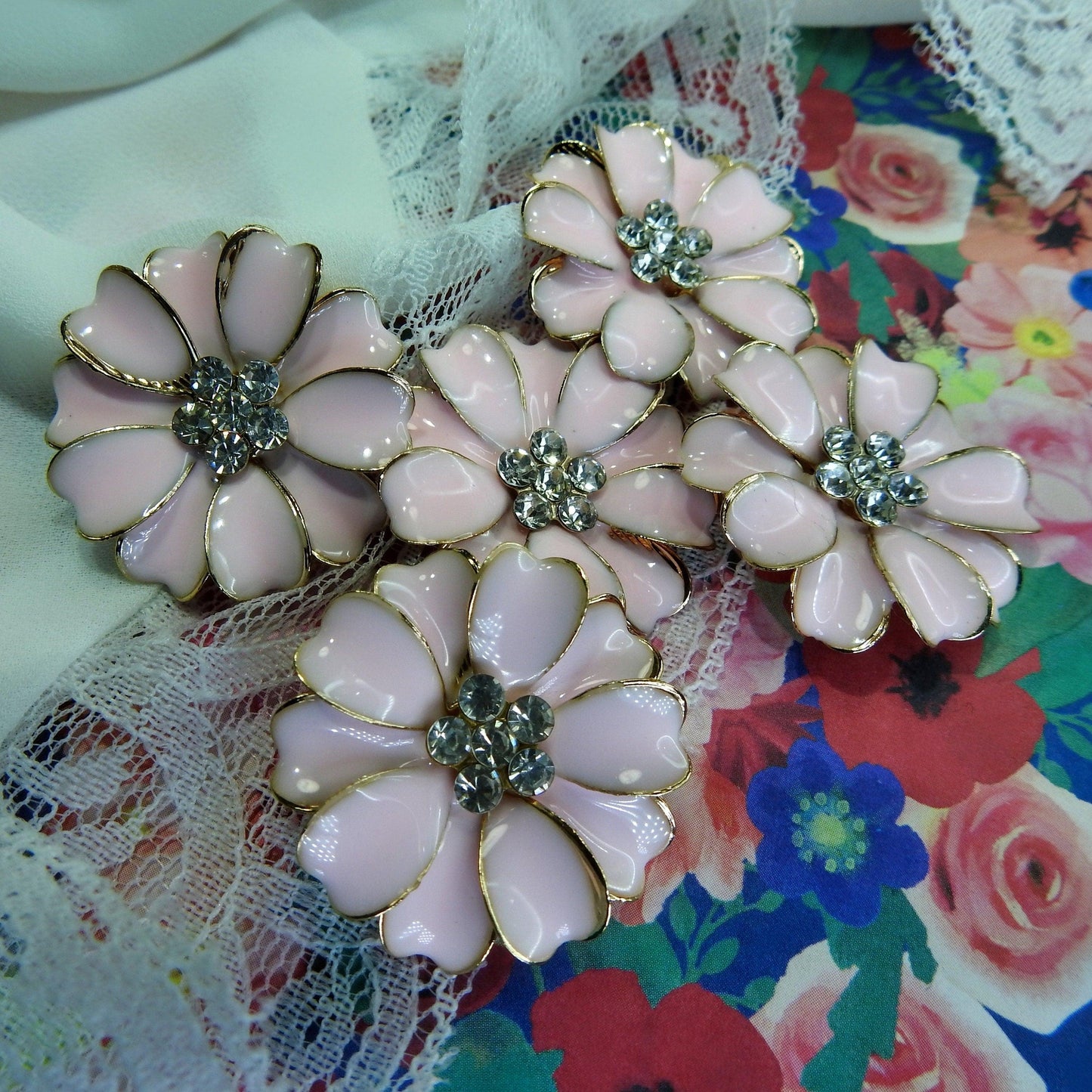 daisy buttons