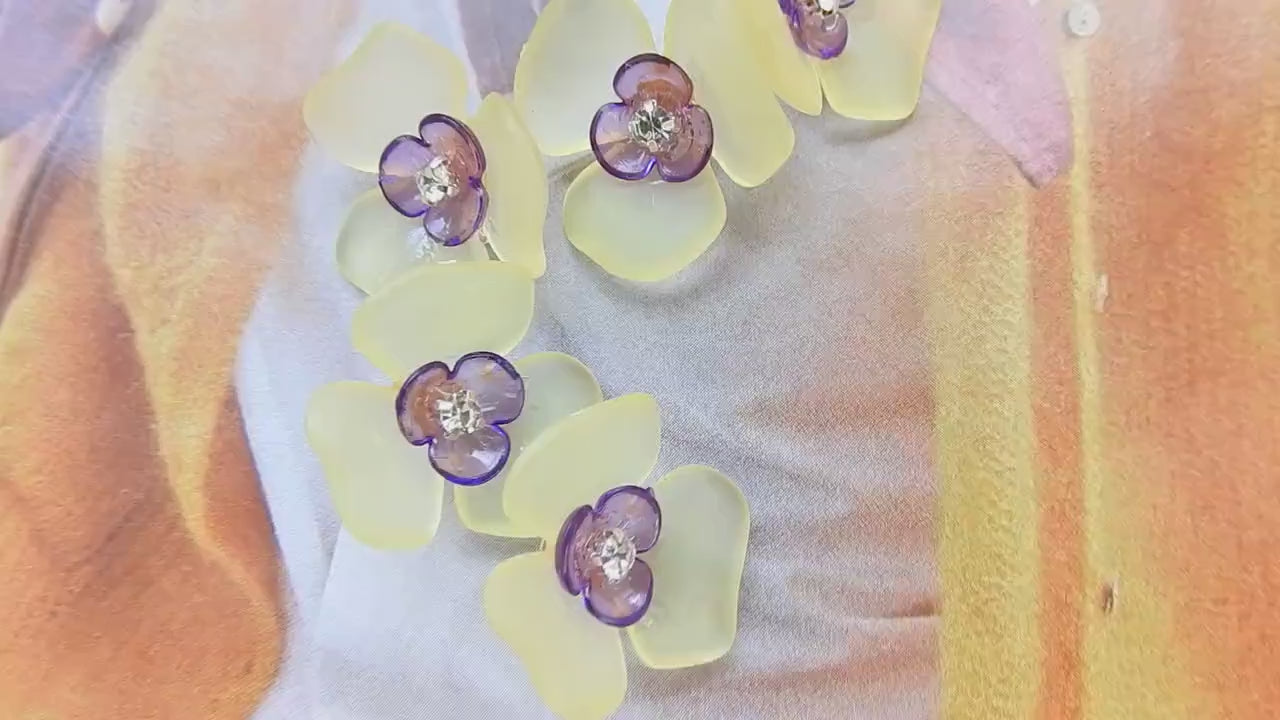 Flower-shaped buttons for clothes. Purple and yellow