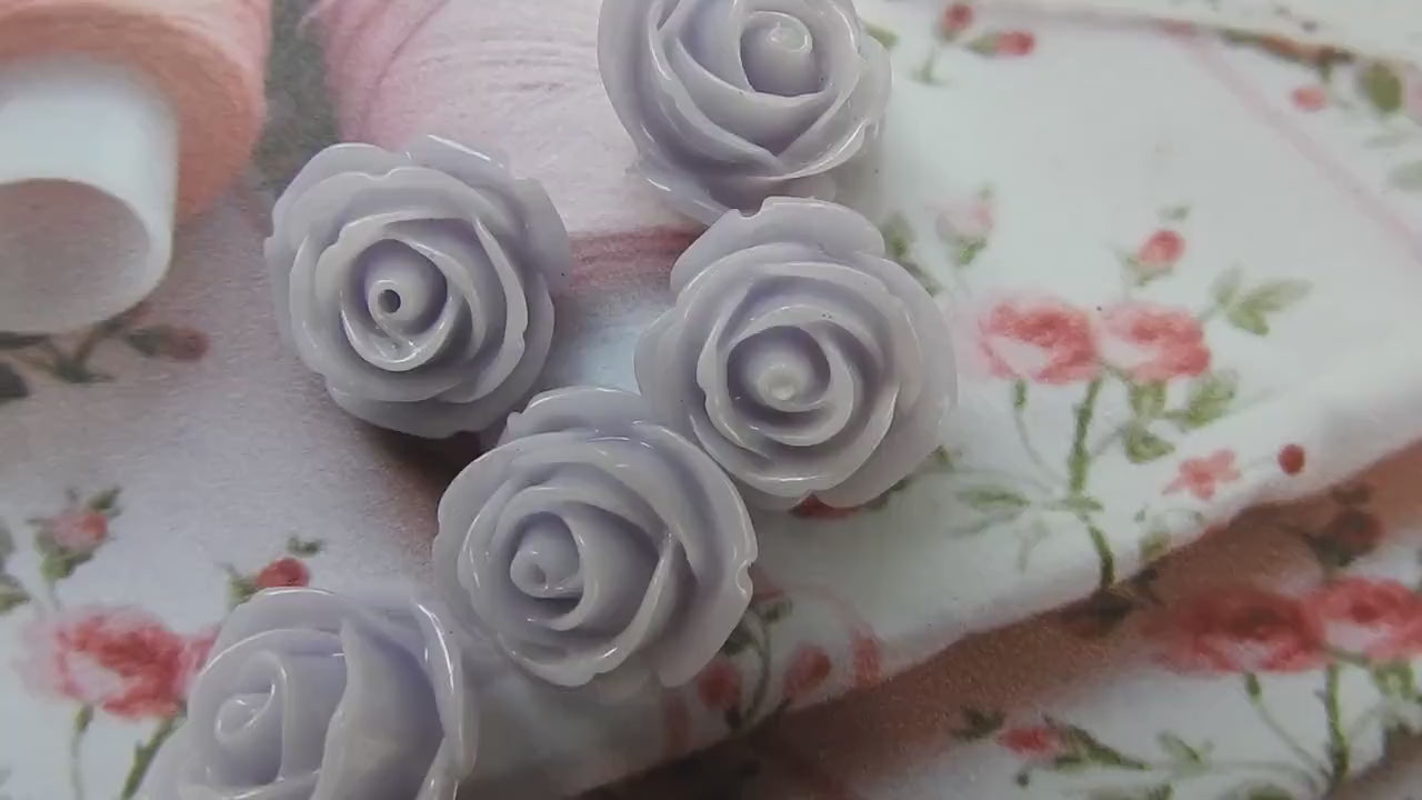 Purple flower-shaped buttons for sewing and jewelry. Embellishments hair accessories