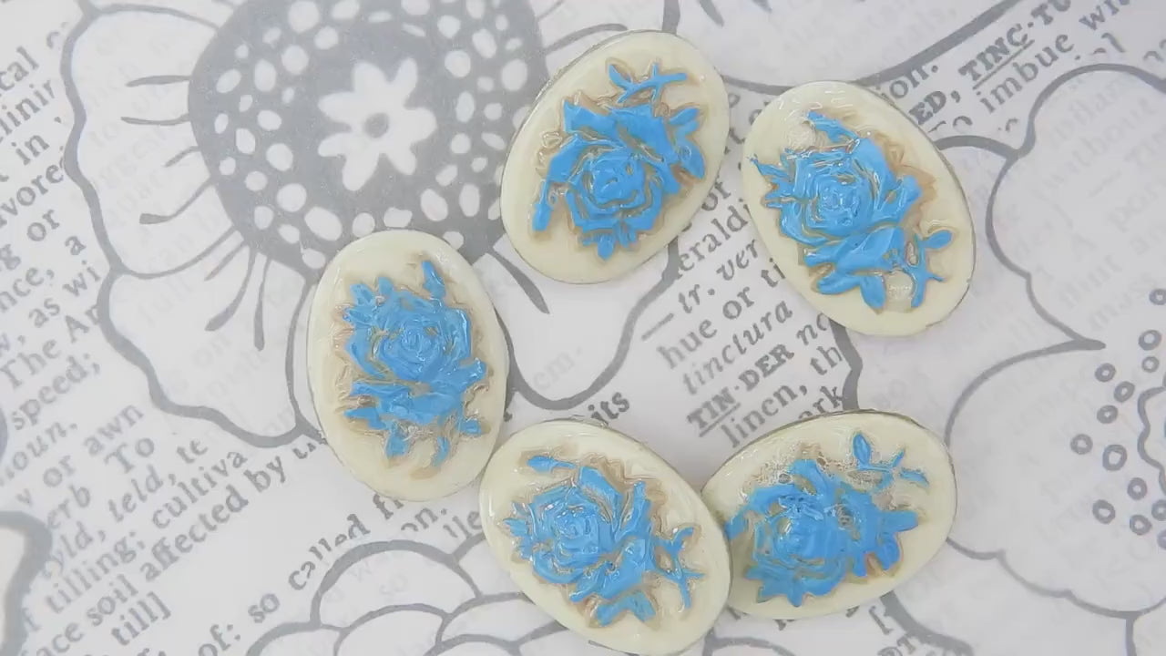 Vintage-inspired set of 5 oval cameo buttons with floral design